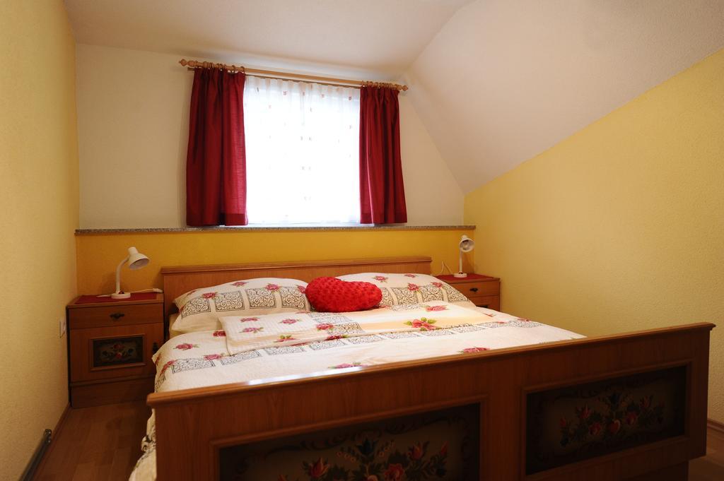 Fruehstueckspension Lach Bed and Breakfast Eberndorf Kamer foto