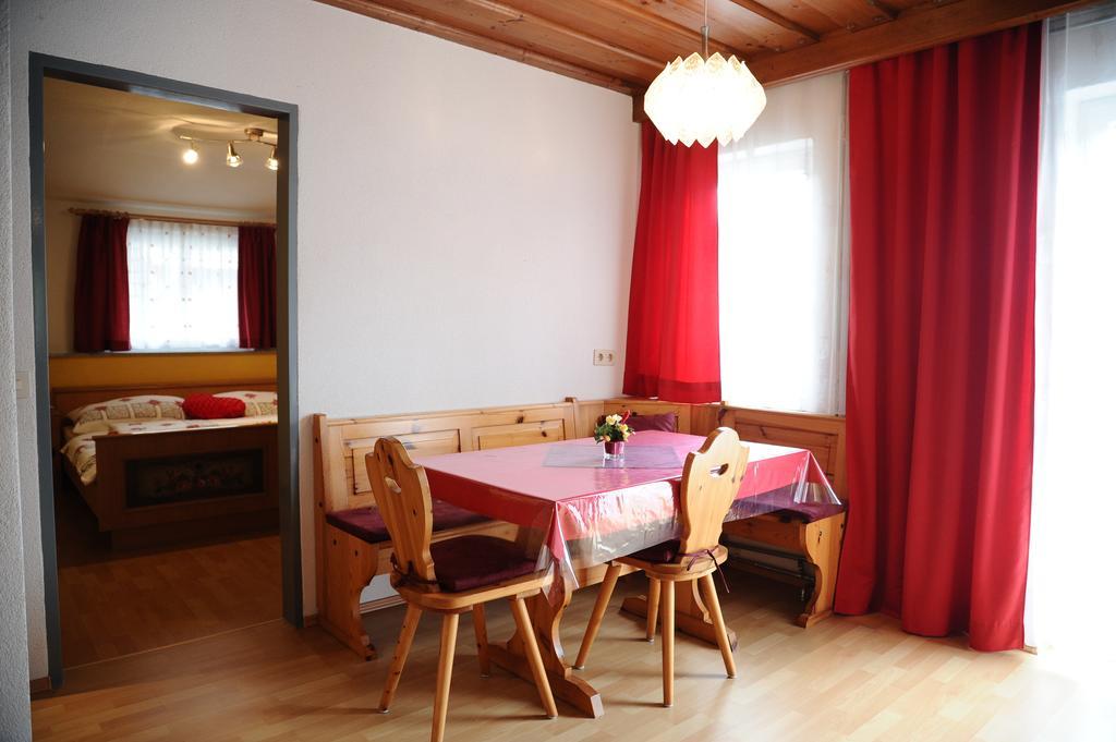 Fruehstueckspension Lach Bed and Breakfast Eberndorf Kamer foto