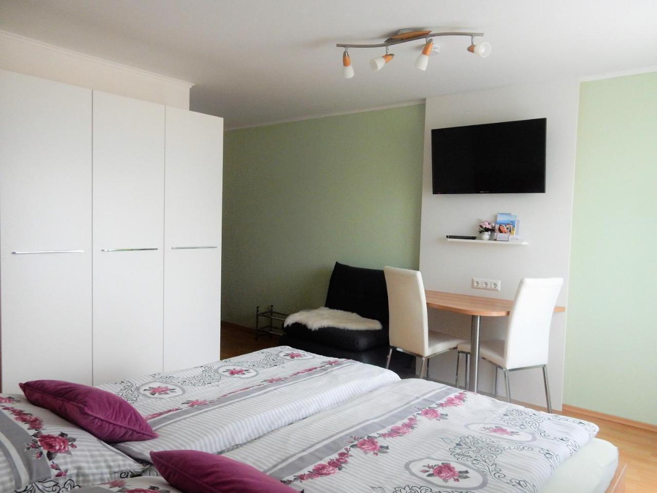 Fruehstueckspension Lach Bed and Breakfast Eberndorf Buitenkant foto